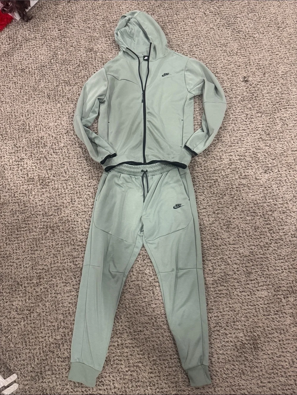 Men’s Sage Nike tech